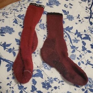 ICEWEAR 43-46 RED 100% WOOL SOCKS, NEVER WORN